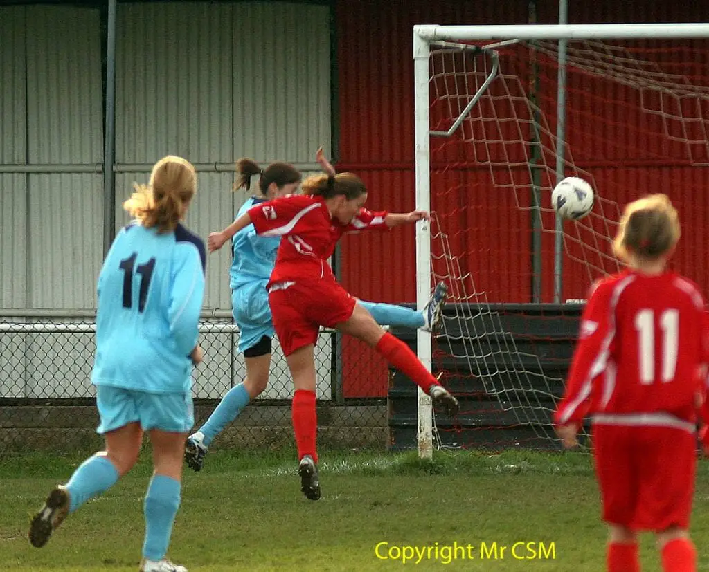 Michell Turner fires home for Bracknell Town Ladies