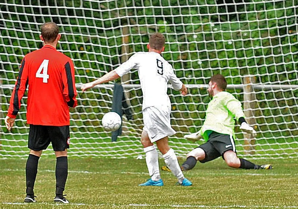 Craig Haylett equalises for Wokingham & Emmbrook FC. Photo Mark Pugh.