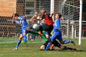 Sandhurst Town's Mark Thomas. Phoyo: Mark Pugh.