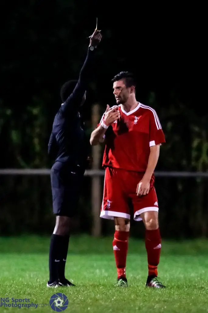 Lee Rushe keeping out of trouble for Bracknell Town FC. Photo: Neil Graham.
