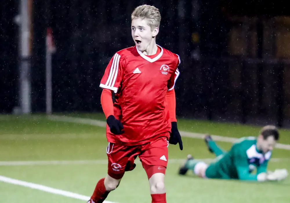 Dan Roberts celebrates scoring for Bracknell Town FC. Photo: Neil Graham.