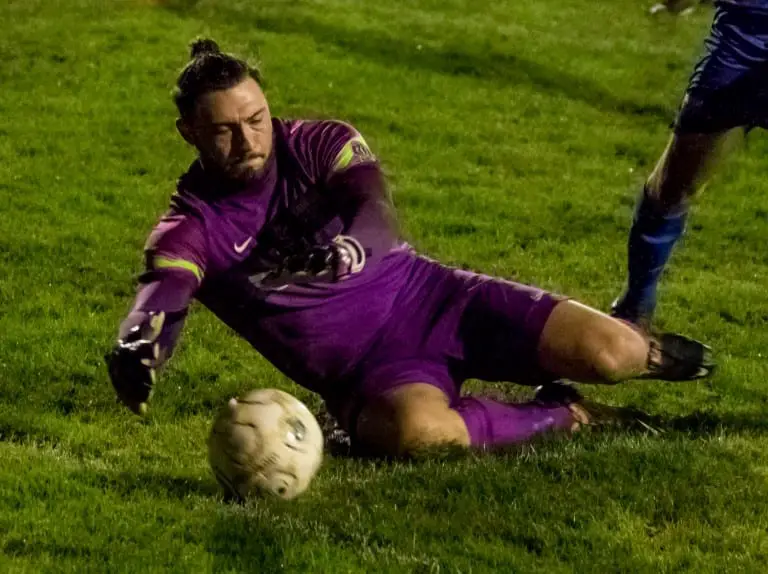 Binfield goalkeeper Nathan Silver. Photo: Neil Graham.