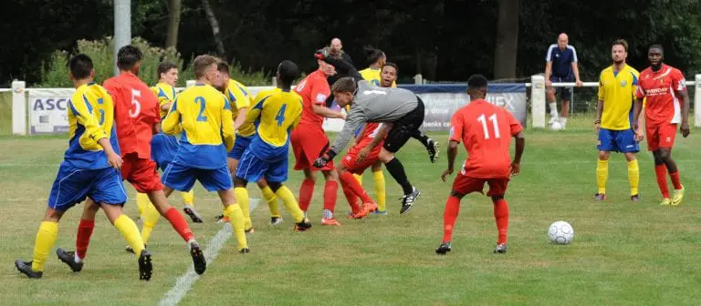 Action from Ascot United vs Hayes & Yeading United. Photo: Mark Pugh.