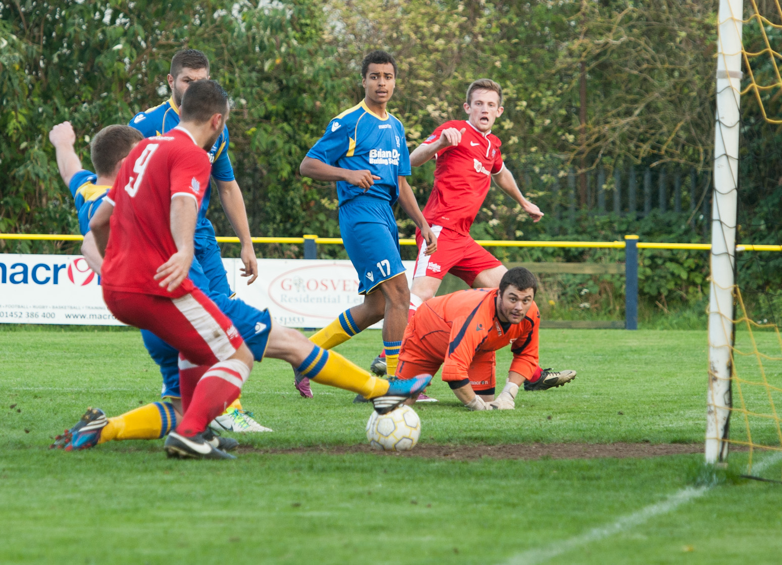 Adam Cornell chance for Binfield against Cheltenham Saracens in 2013. Photo: Colin Byers.