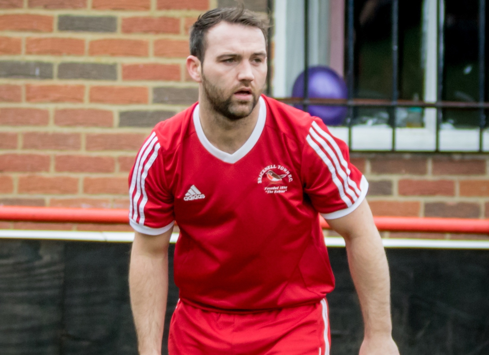 Jamie McClurg playing for Bracknell Town. Photo: Neil Graham.