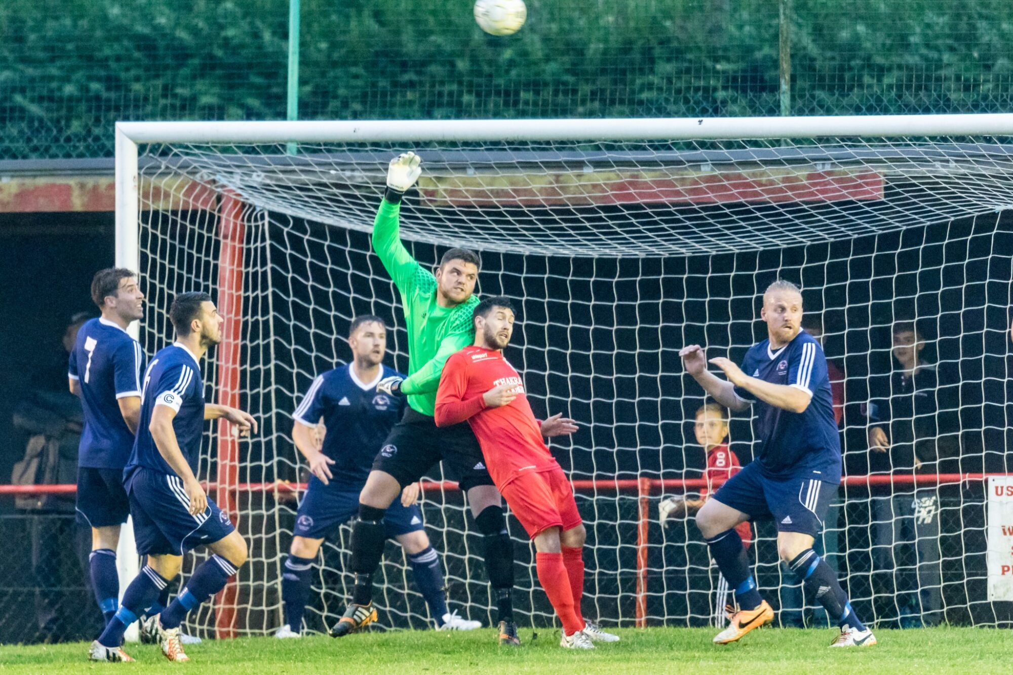 Chris Grace gets up for Bracknell Town. Photo: Neil Graham.