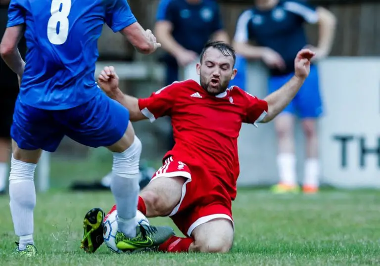 Bracknell Town FC's Jamie McClurg. Photo: Neil Graham.