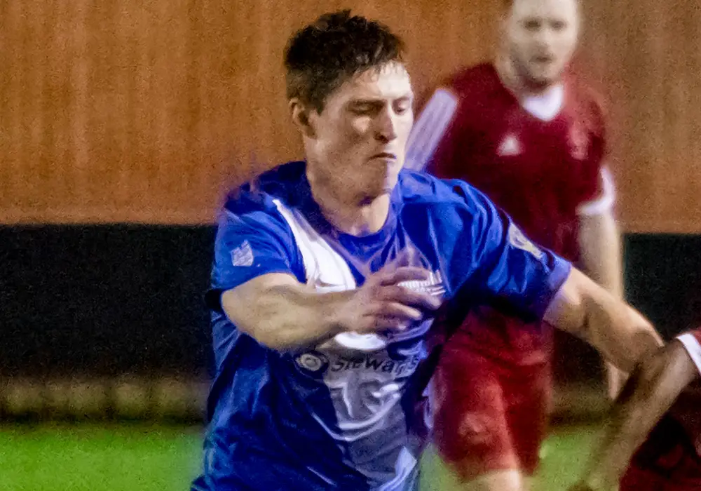 Chris Dean playing for Binfield FC. Photo: Neil Graham.