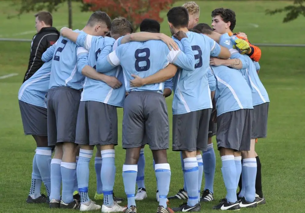 Woodley United FC in a pre match huddle. Photo: Mark Pugh.