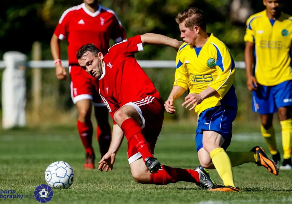 Bracknell Town FC and Ascot United FC in Uhlsport Hellenic Premier League action. Photo: Neil Graham.
