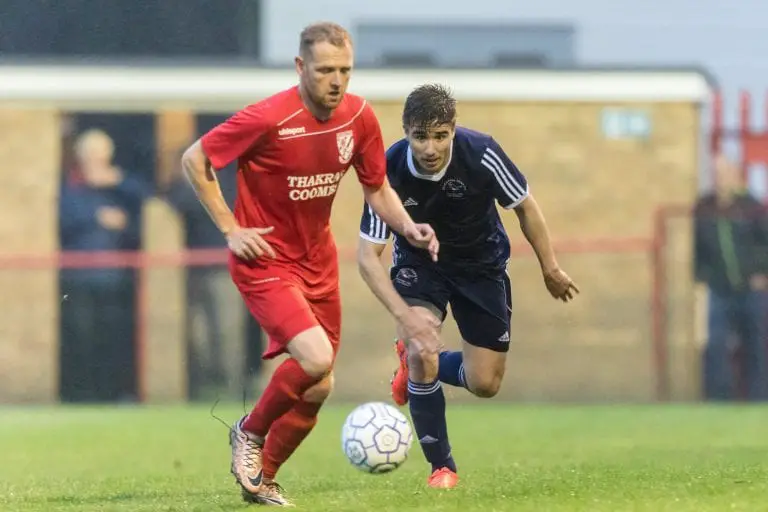 Khalid Senussi for Bracknell Town against Flackwell Heath. Photo: Neil Graham.