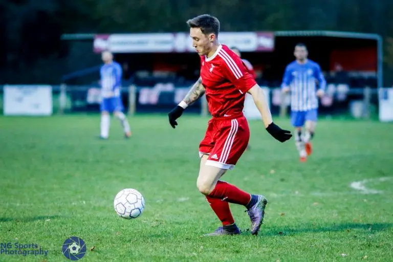 Joe Grant for Bracknell Town FC. Photo: Neil Graham.