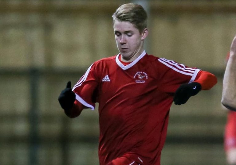 Dan Roberts of Bracknell Town FC. Photo: Neil Graham.