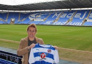 Rachel Furness signs for Reading Women FC.