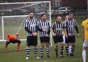 Winkfield players set up their wall. Photo: Lara Lanaghan.