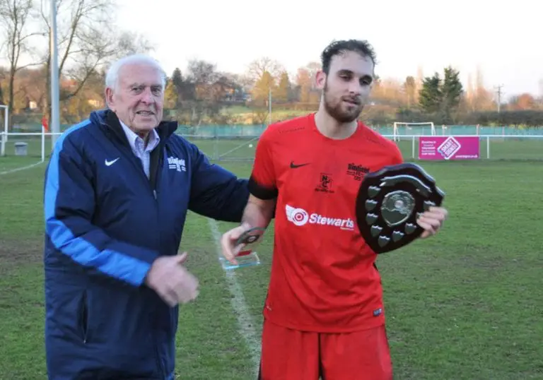 Liam Ferdinand with the Binfield player of the month award. Photo: Bob Bacon.