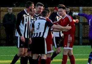 Bracknell Town vs Lydney Town. Photo: Neil Graham.