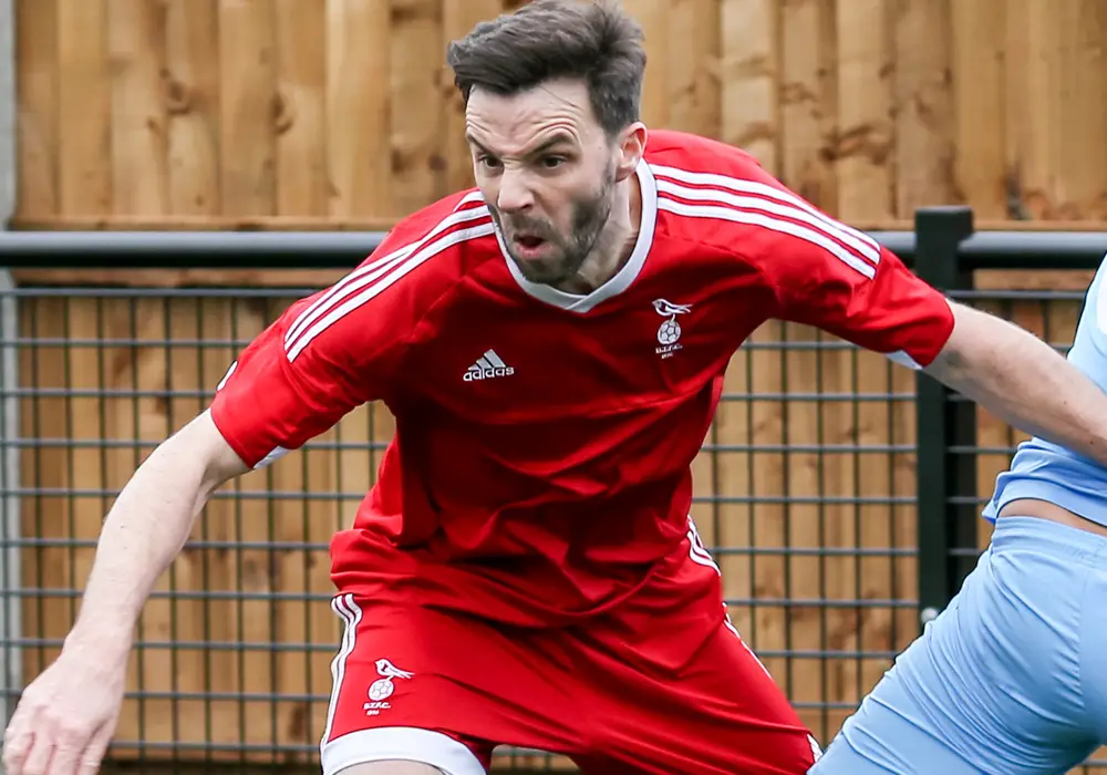 Bracknell Town midfielder Gavin Smith. Photo: Neil Graham.
