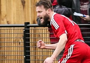 Bracknell Town striker Ian Davies. Photo: Neil Graham.