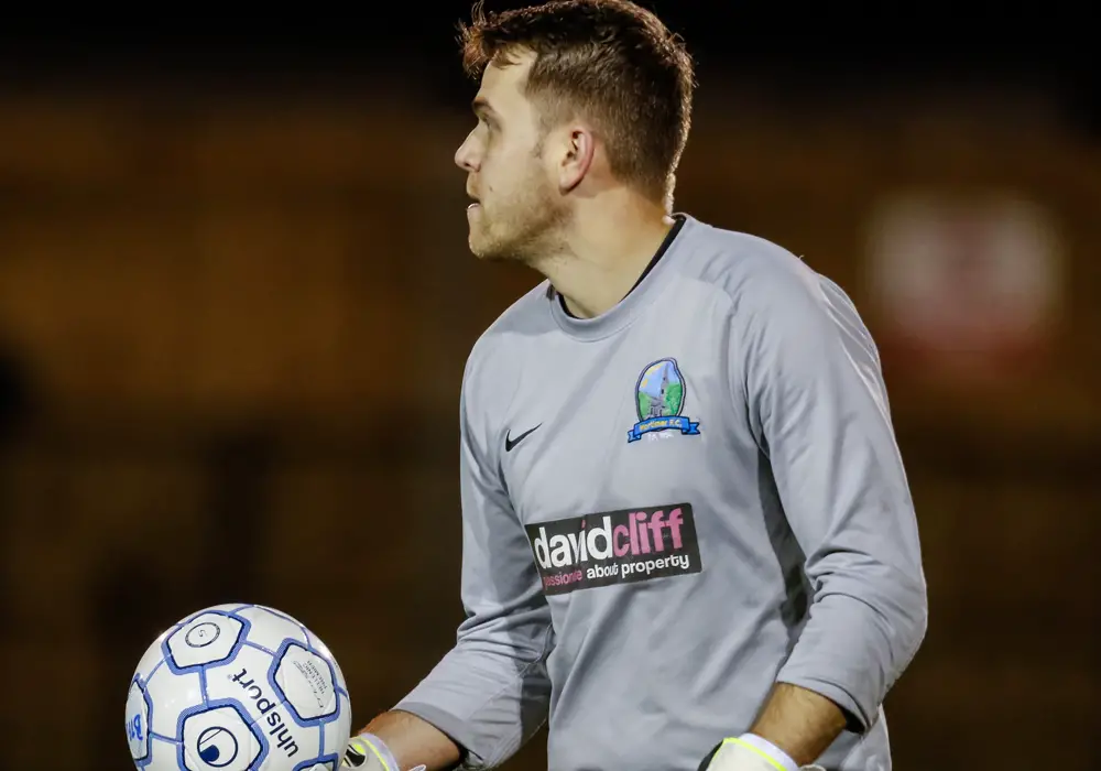 Mortimer FC goalkeeper Geoff Perrin. Photo: Neil Graham.