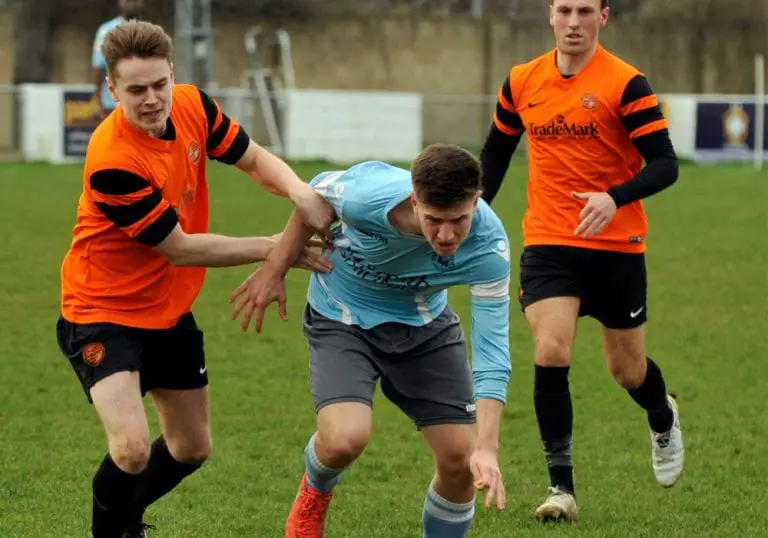 Woodley United vs Wokingham & Emmbrook at Scours Lane. Photo: Mark Pugh.