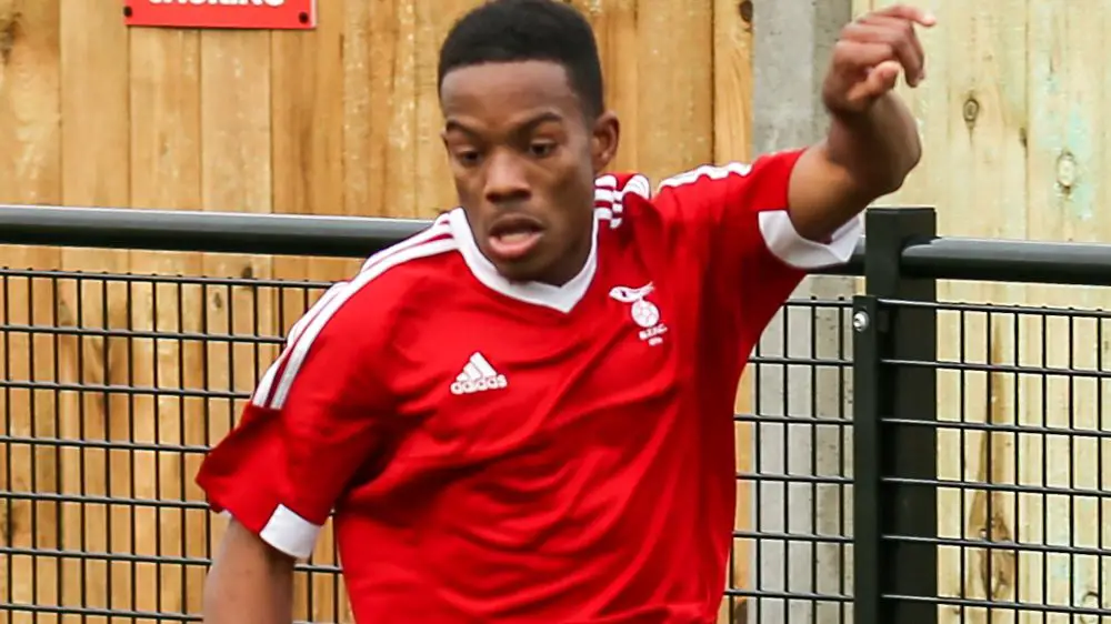 cropped-Kensley-Maloney-Bracknell-Town-FC.jpg