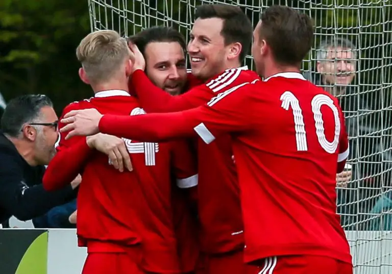 Bracknell Town celebrate Adam Cornell's goal. Photo: Neil Graham.