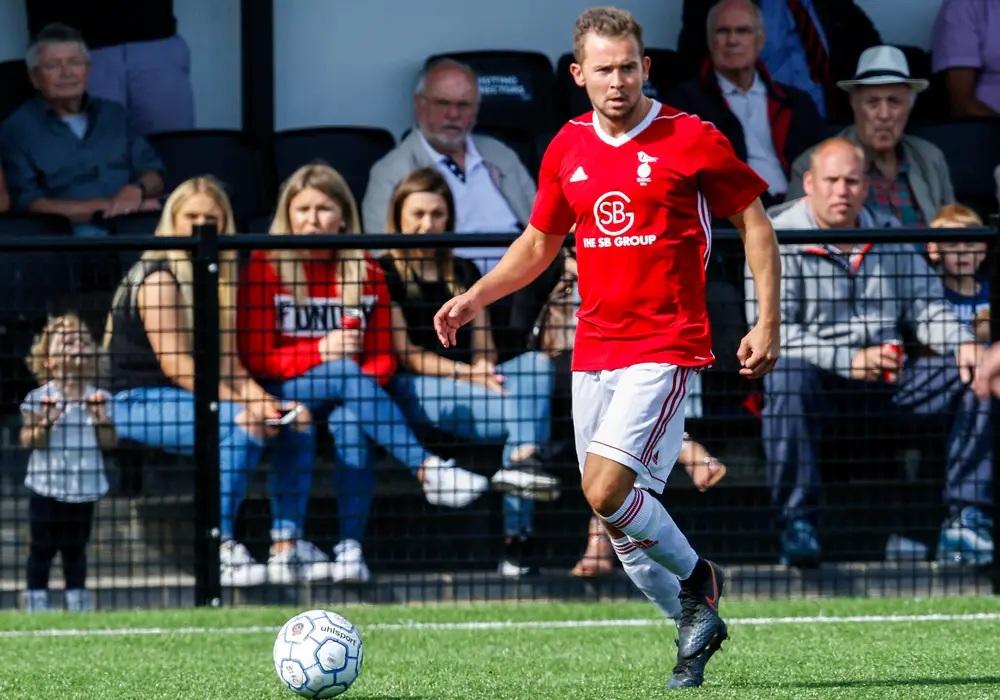 Bracknell Town's Dave Hancock. Photo: Neil Graham.