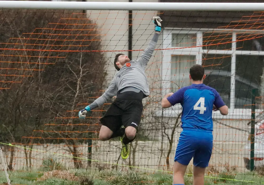 Sean Woodward makes a save for Wokingham & Emmbrook. Photo: Graham Tabor.