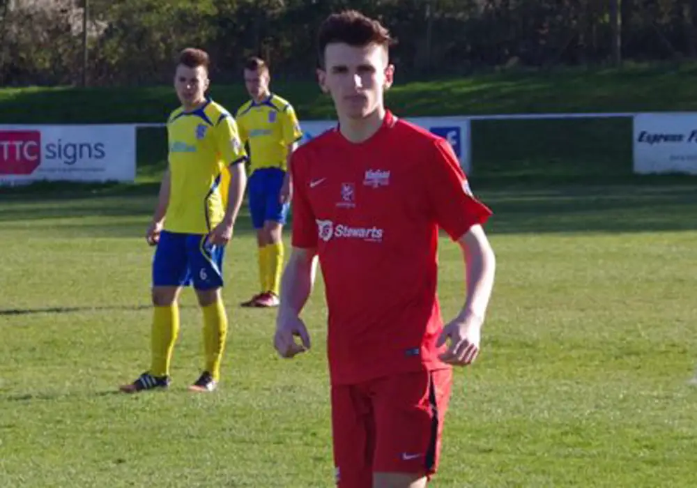 Ewan Lynch playing for Binfield. Photo: James Green.