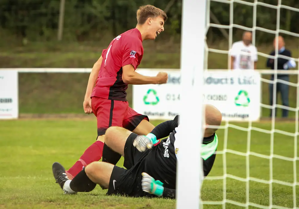 Eddie Lee scores for Binfield in the FA Cup. Photo: Neil Graham.