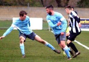 Woodley United vs Pewsey Vale. Photo: Peter Toft.