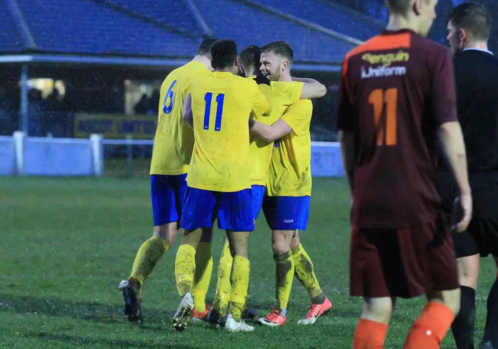 Ascot United celebrate. Photo: Robert Mack/Shooting Stars.