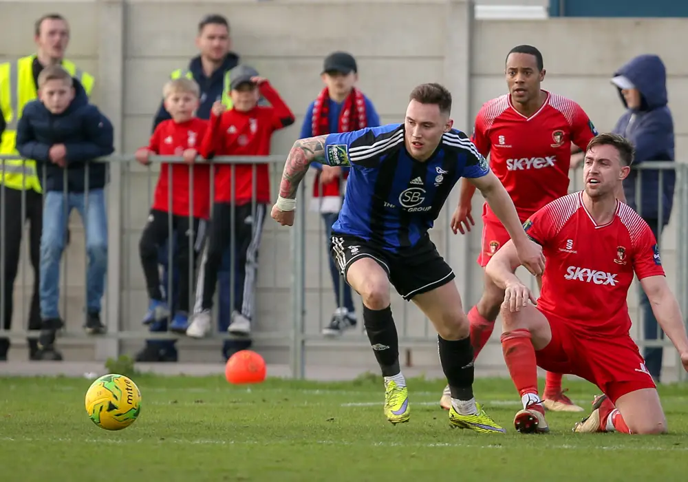 Joe Grant playing for Bracknell Town against Hayes & Yeading United. Photo: Neil Graham.