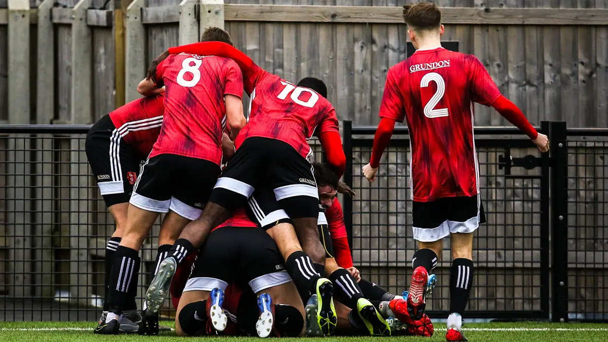 Bracknell Town celebrate. Photo: Neil Graham / ngsportsphotography.com