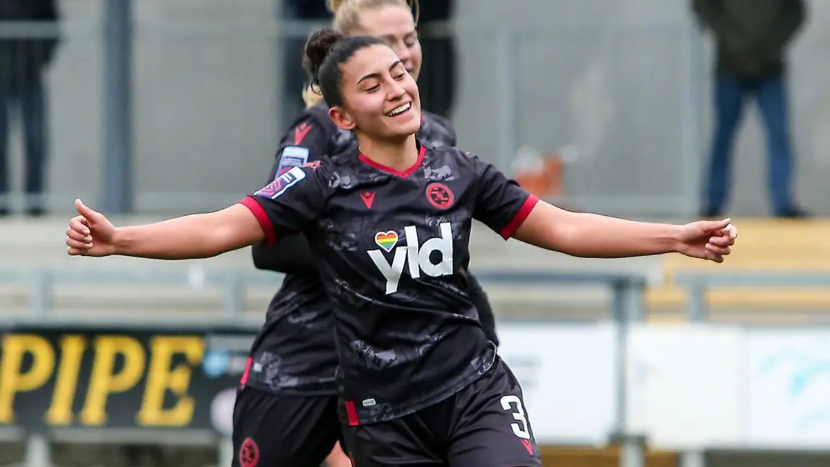 Maz Pachecho in action for Reading FC Women. Photo: Neil Graham / ngsportsphotography.com