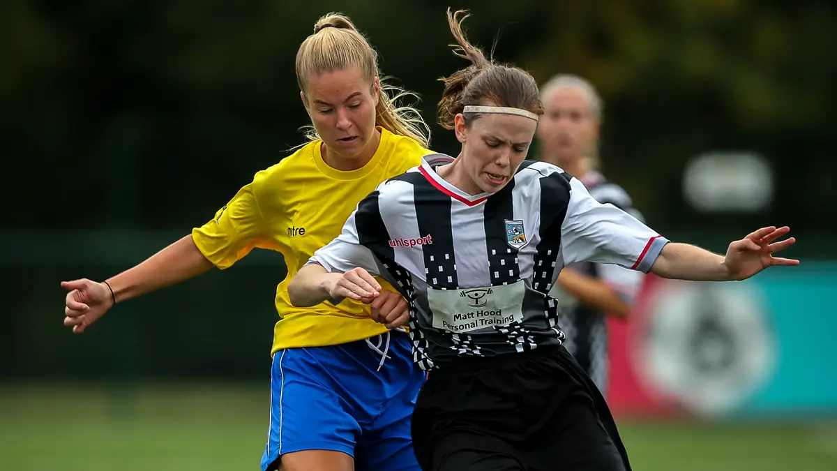 Action from Ascot United vs Maidenhead United. Photo: Neil Graham / ngsportsphotography.com