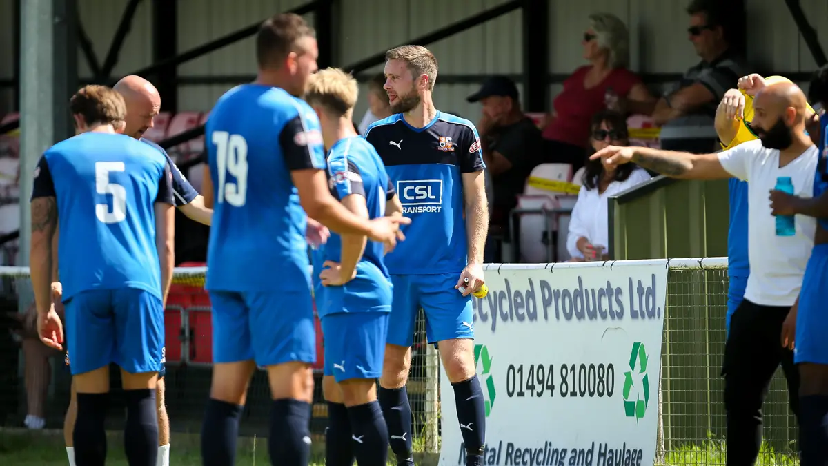 Hartley Wintney at Binfield. Photo: Neil Graham / ngsportsphotography.com