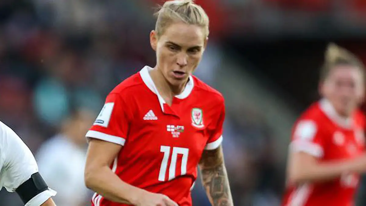 Jess Fishlock in action for Wales against England. Photo: Neil Graham / ngsportsphotography.com