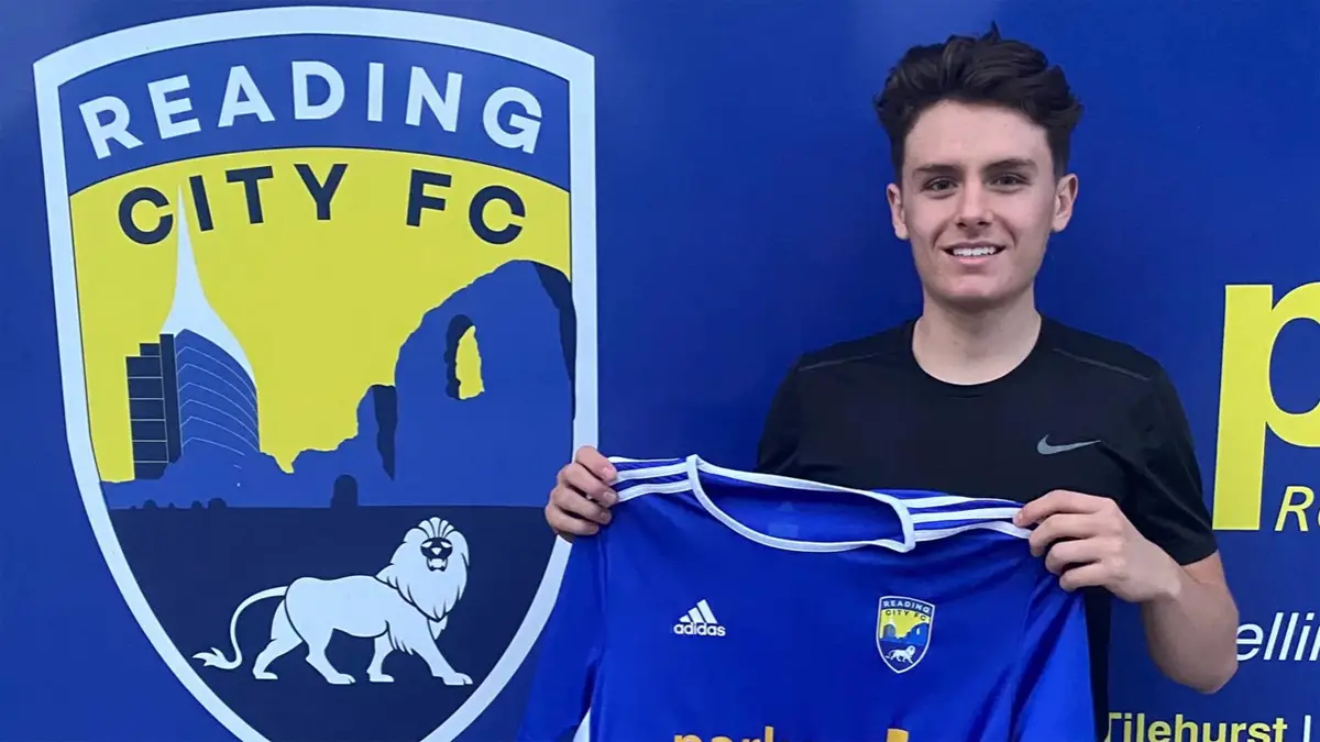 Lewis Bebb joins Reading City. PhotoL RCFC.