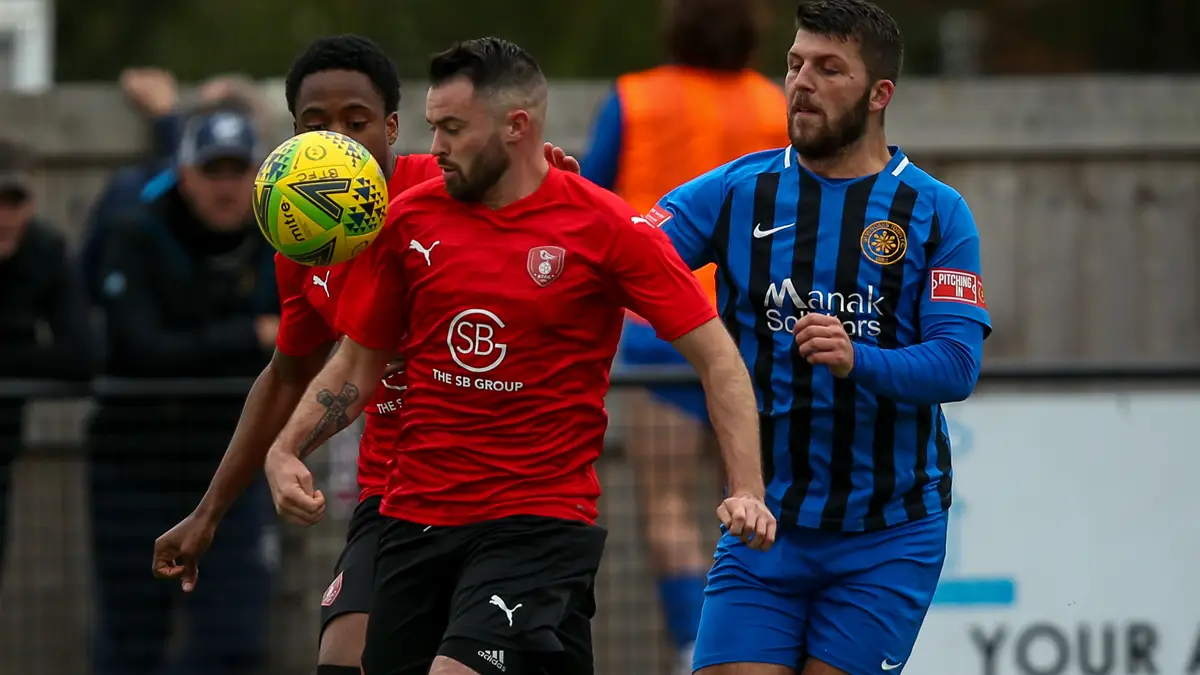 Action from Bracknell Town vs Sevenoaks Town. Photo: Neil Graham / ngsportsphotography.com