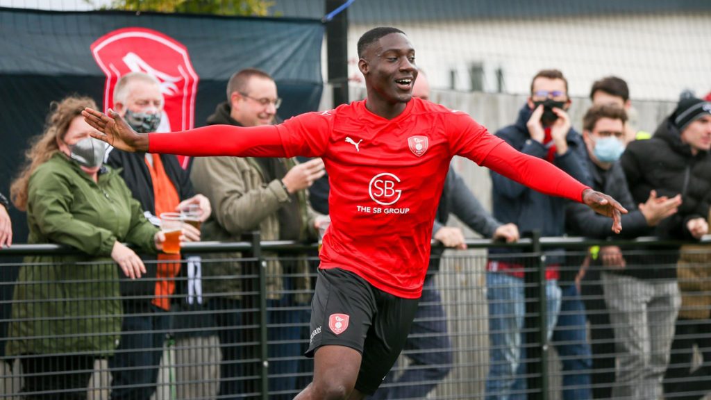Mickell Platt celebrates for Bracknell Town