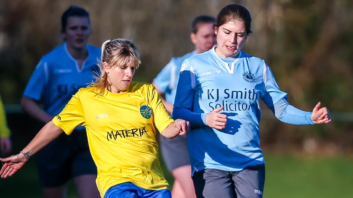 Woodley United Ladies vs Ascot United Ladies. Photo: Neil Graham / ngsportsphotography.com