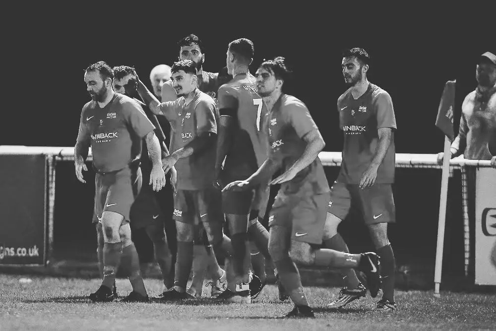 Binfield celebrate. Photo: Neil Graham / ngsportsphotography.com