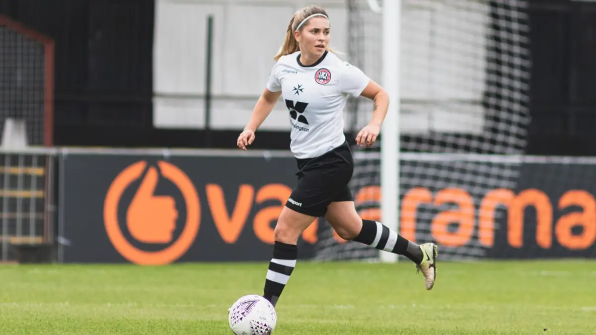 Nicole Barrett in action for Maidenhead United. Photo: Darren Woolley / darrenwoolley.photos