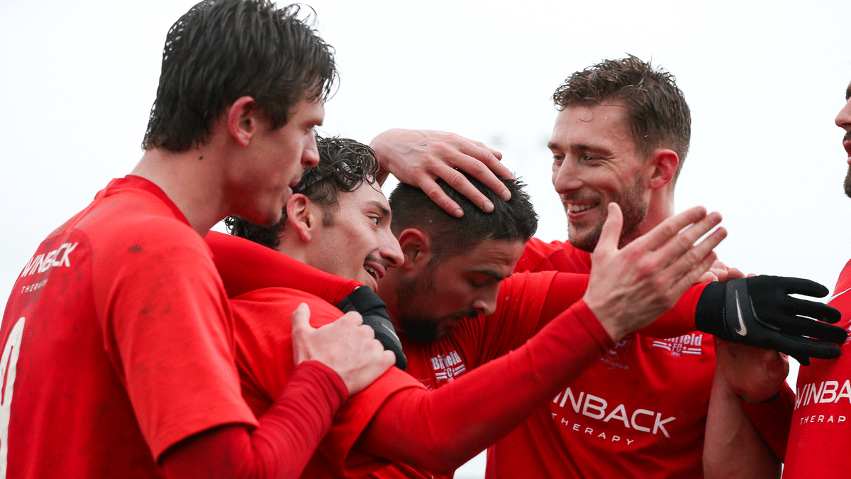 The Binfield players congratulate each other. Photo: Neil Graham / ngsportsphotography.com