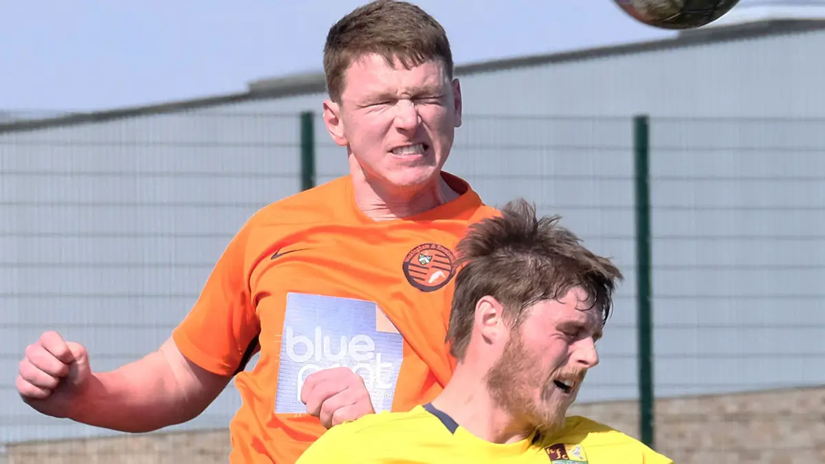 Action from Wokingham & Emmbrook vs Holyport. Photo: Andrew Batt.