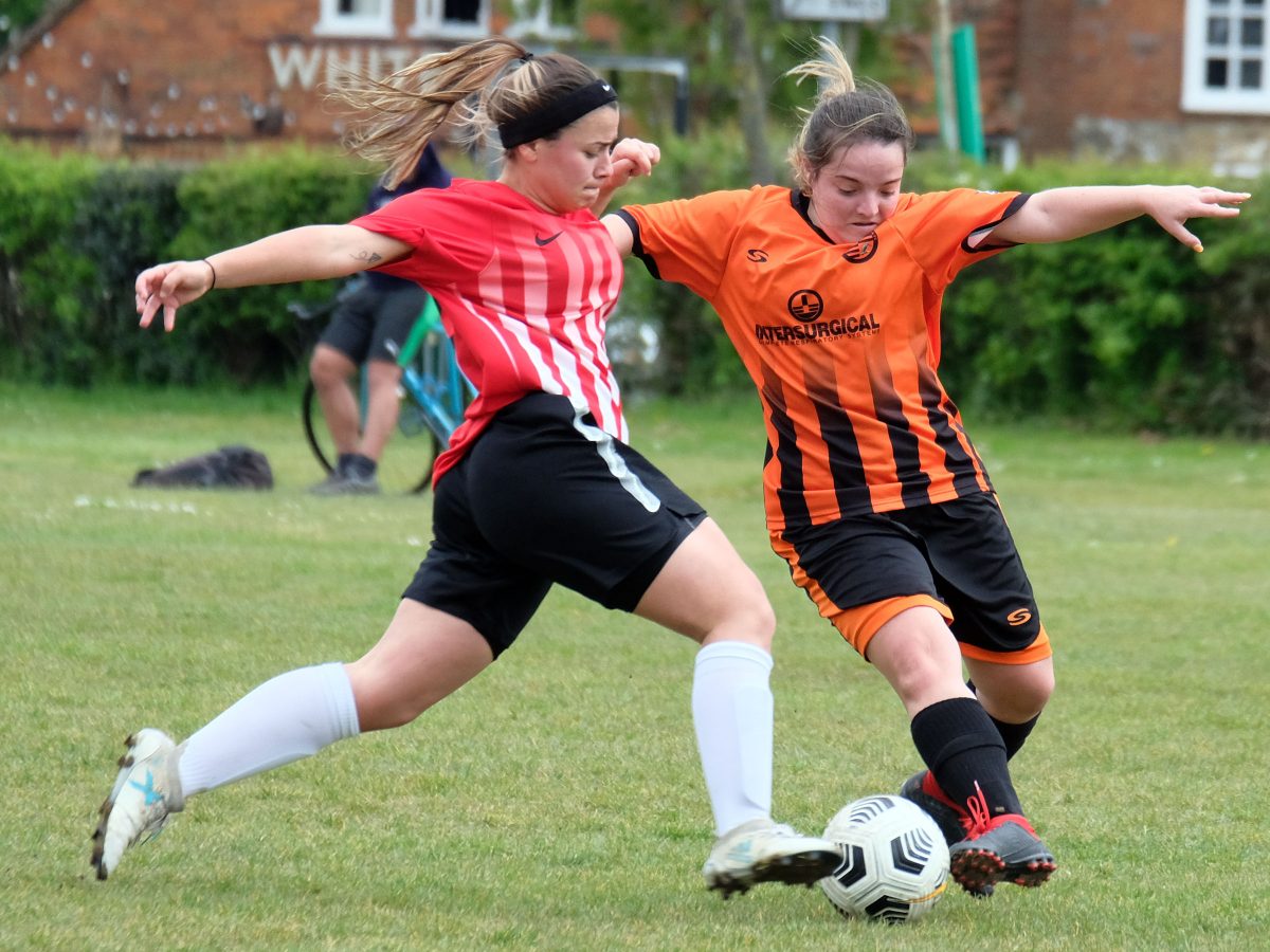 Caversham AFC Ladies v Wokingham & Emmbrook Ladies Photo: Andrew Batt/contentello.smugmug.com