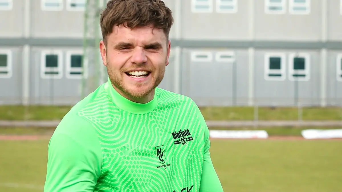 Binfield goalkeeper Chris Grace. Photo: Neil Graham / ngsportsphotography.com
