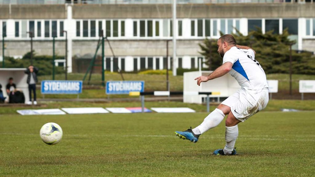 Jack Broome takes his penalty. Photo: Neil Graham / ngsportsphotography.com